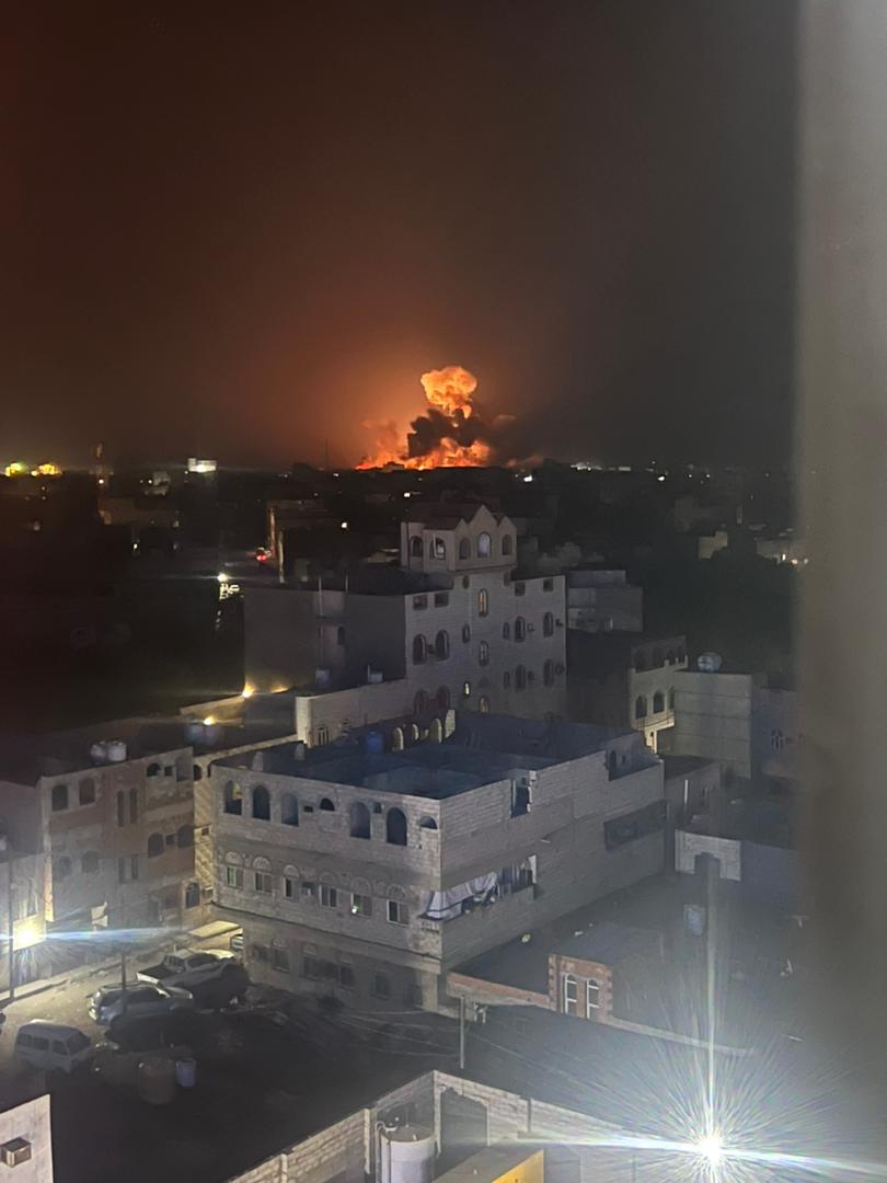 عاجل: غارة أمريكية بريطانية ثالثة على مطار صنعاء قبل قليل وتحليق مستمر للطيران على أجواء الحديدة