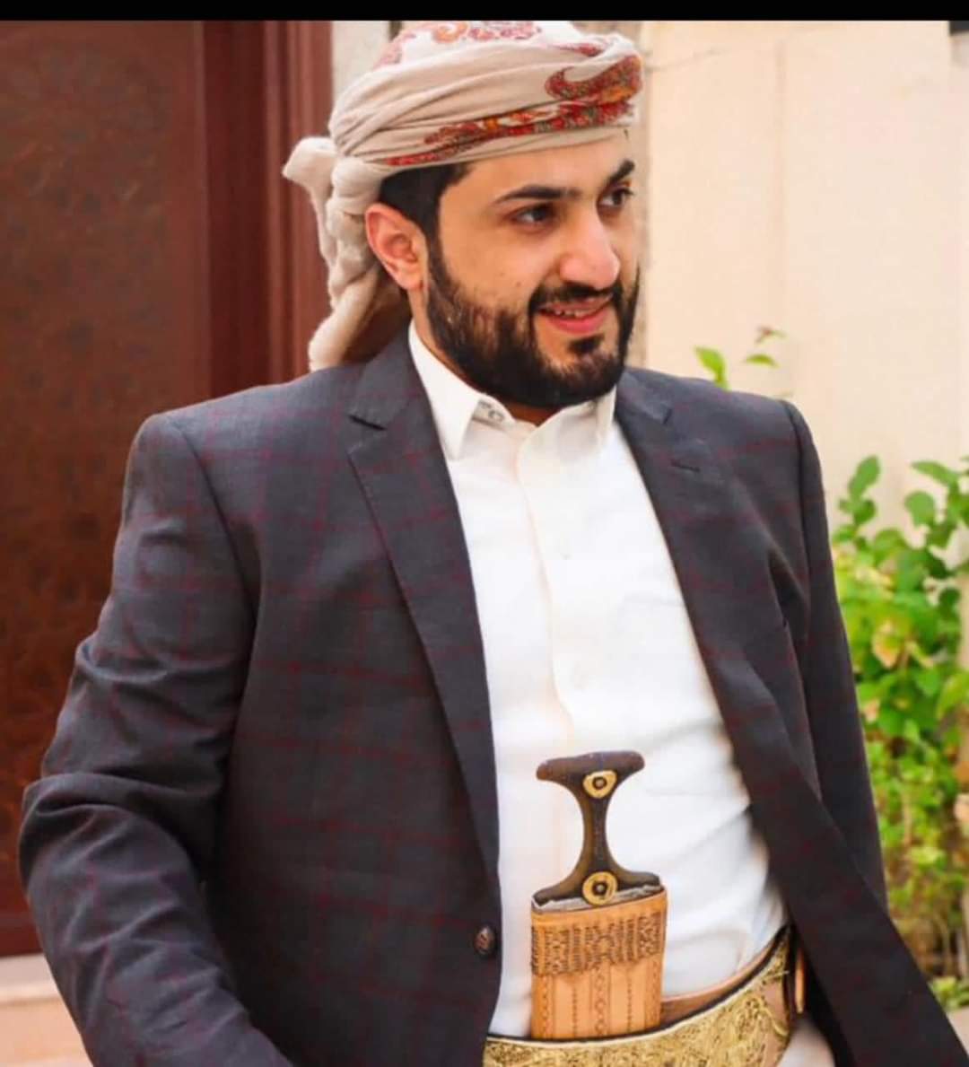 رجل الأعمال اليمني عبدالسلام الحاج يتكفل بإجلاء العالقات اليمنيات من السودان
