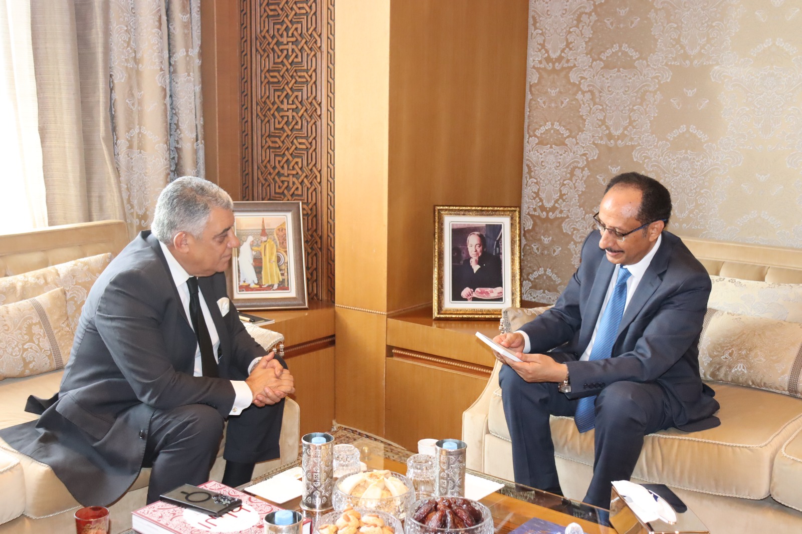 السفير الأصبحي يبحث مع رئيس المحكمة الدستورية المغربية التعاون في مجال القضاء